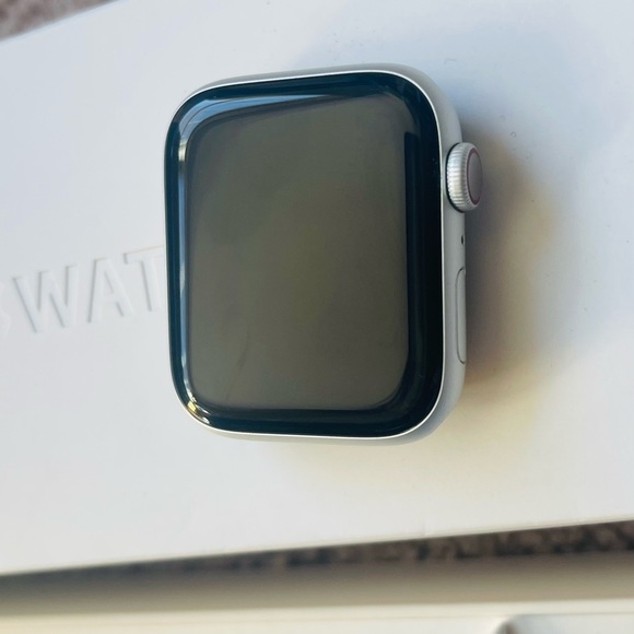 *NEW CONDITION* Apple Watch 5 Series with cellular service capabilities and GPS - Picture 7 of 9